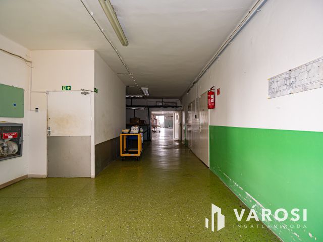 Eladó Ipari ingatlan Komlón