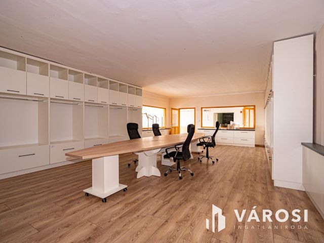 Eladó Ipari ingatlan Komlón