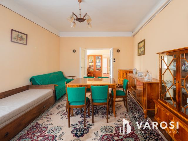 Napfényes családi ház, jó szerkezettel, a Várhoz közel