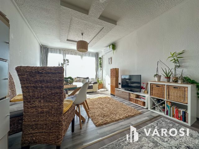 Felsővárosban 2 szobás, bútorozott lakás eladó!