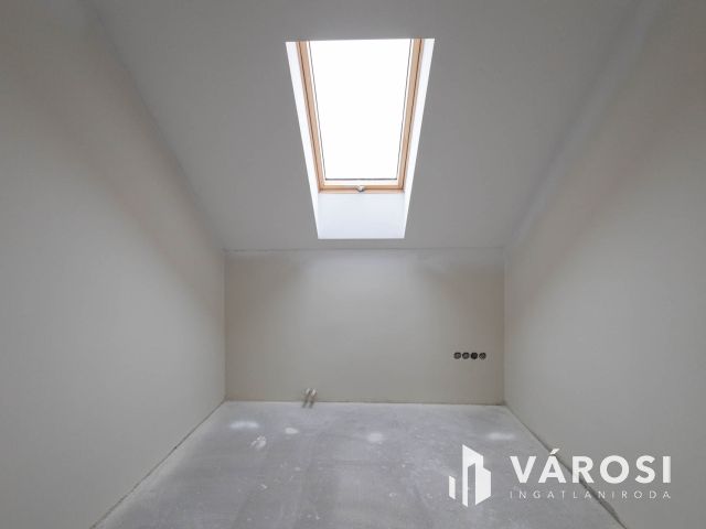 Hatalmas családi ház május végi költözéssel!