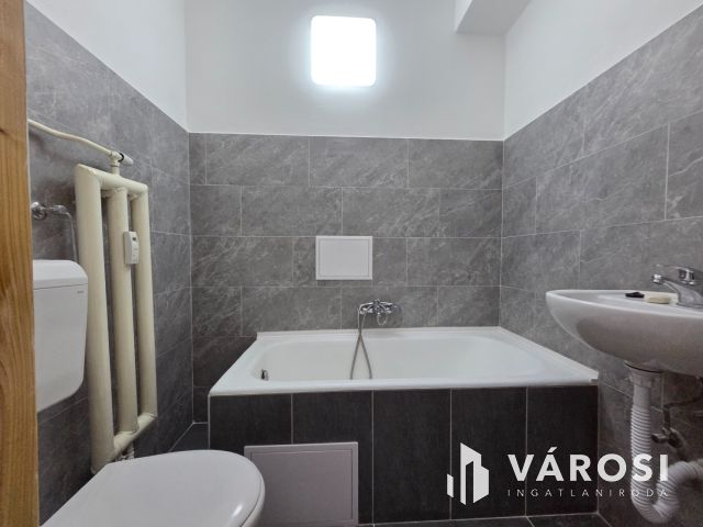 Városközponti távfűtéses lakás