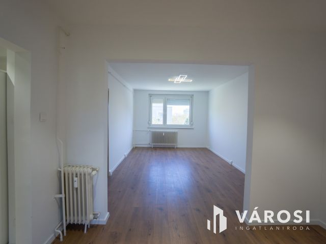 Felújított 3 szobás lakás szigetelt társasázban