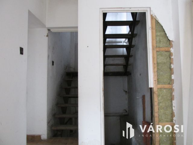 Kétszintes családi ház Dejtár központjához közel