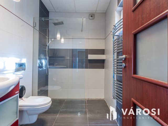 Medencés ház Gyálaréten