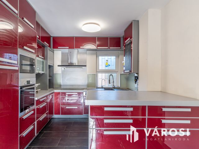 Medencés ház Gyálaréten