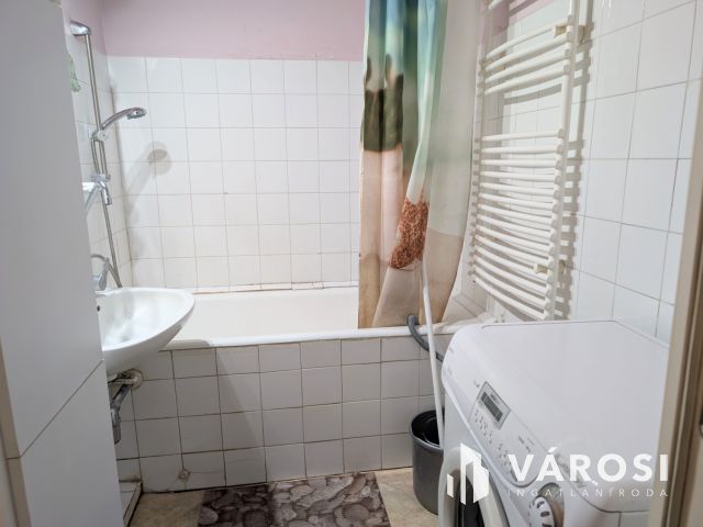 Belvárosi 2 szobás franciaerkélyes lakás kiadó!