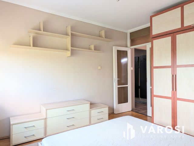 Belvárosi 2 szobás franciaerkélyes lakás kiadó!