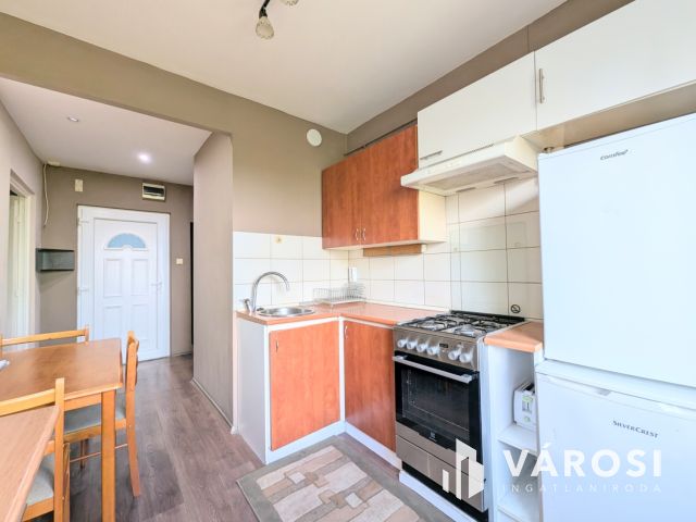 Belvárosi 2 szobás franciaerkélyes lakás kiadó!