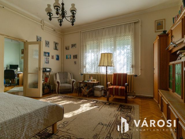 Kétszintes ötszobás-tégla falazatú családi ház Jamina elején