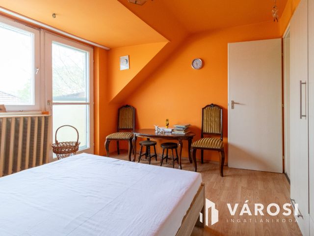 Kétszintes ötszobás-tégla falazatú családi ház Jamina elején