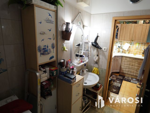 Északkeleti városrészben, földszinti eladó lakás!