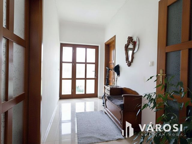 Tágas családi otthon hatalmas telekkel Mezőkövesden