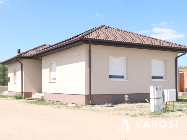 Kulcsrakész ,új építésű,költözhető,25 KW tárolóval.