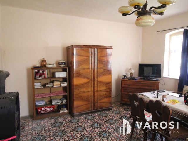 Jó állapotú, kis parasztház eladó