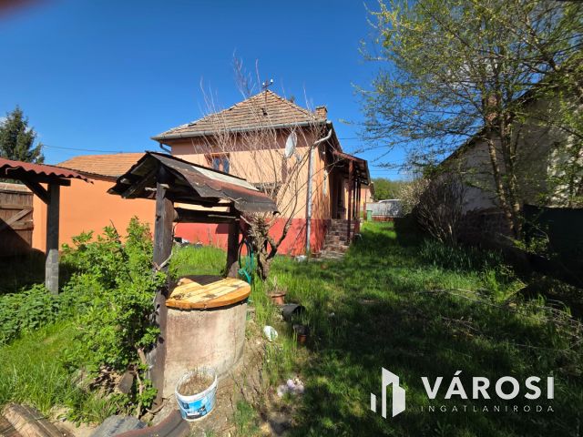 Jó állapotú, kis parasztház eladó