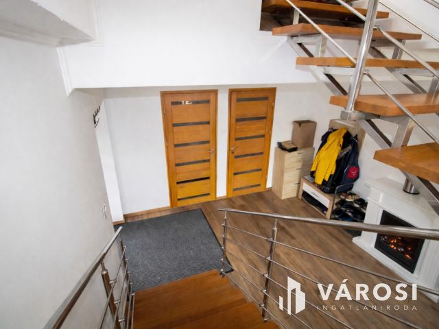 Modern családi otthon és kész üzemi bázis Nagyszénáson