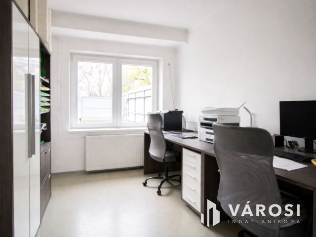 295 nm csomagolóüzem + 157 nm prémium lakótér