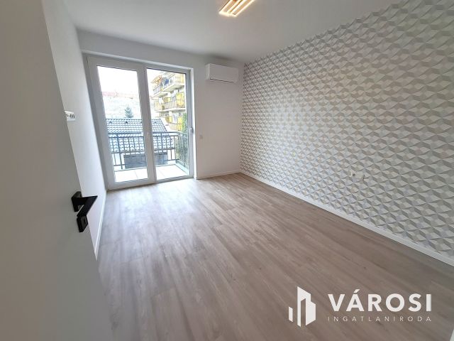 Különleges ajánlat új építésű lakás garázzsal és kertrésszel