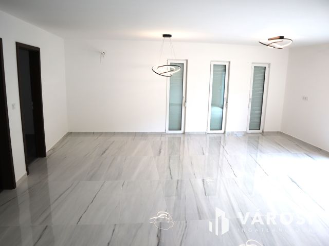 Új építésű családi ház eladó Zamárdiban