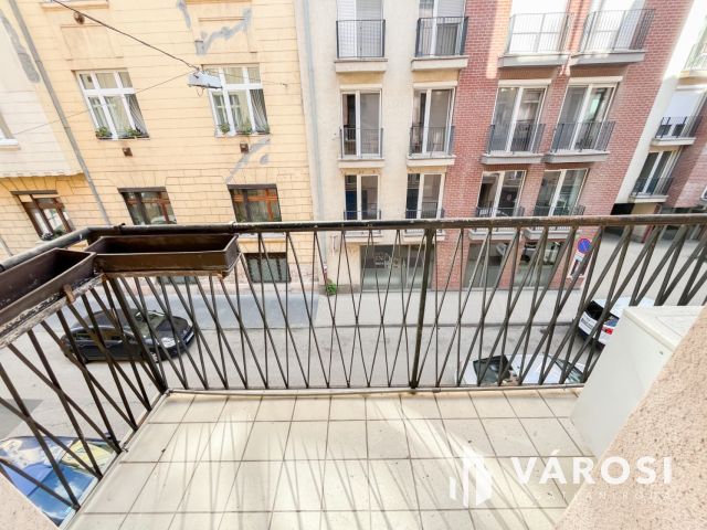 Szenzációs lakás remek elhelyezkedéssel!