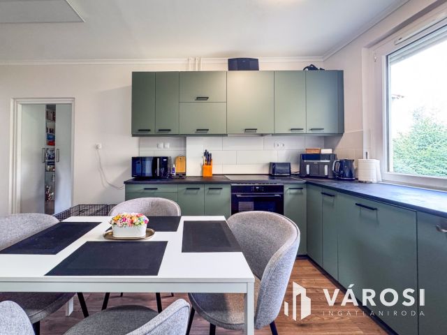 Teljesen felújított 1+2 félszobás lakás a Paradicsomban