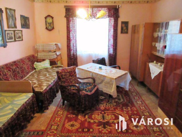 Békéssámsoni nagy családi ház a központhoz közel!