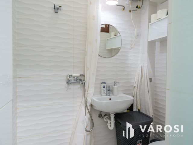 Nappali + 1 hálós lakás a pesti Broadway mellett