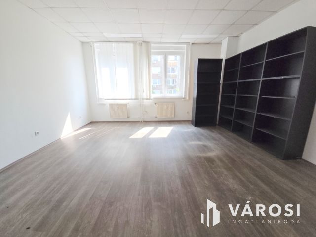 Kiadó Iroda Újpest központjában