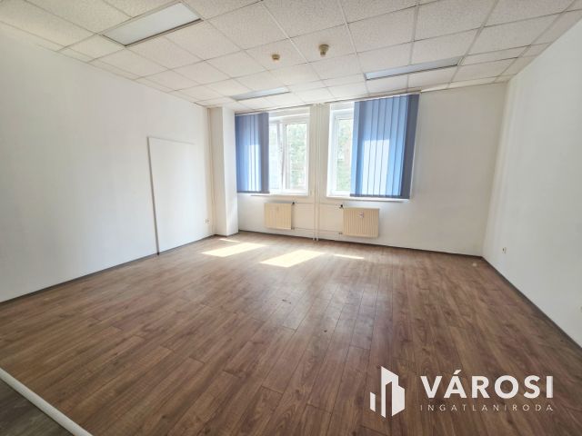 Kiadó Iroda a Újpest központjában -4