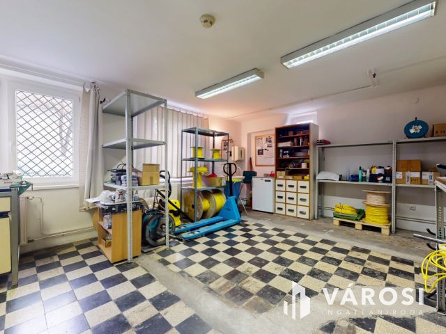 Üzleti iroda, raktár, műhely 4db parkolóval, pincével eladó
