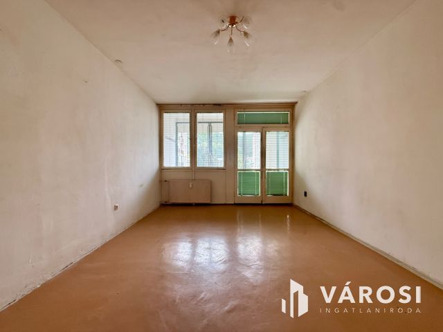 Besztercén 1. emeleti, felújítandó, erkélyes lakás eladó!